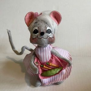 Annalee mouse gardening 6”